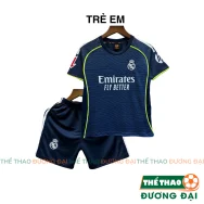 Quần Áo Bóng Đá Trẻ Em Real Xanh Đen 25/26 Thun Mè Thoáng Khí Đồ Đá Banh Cho Bé